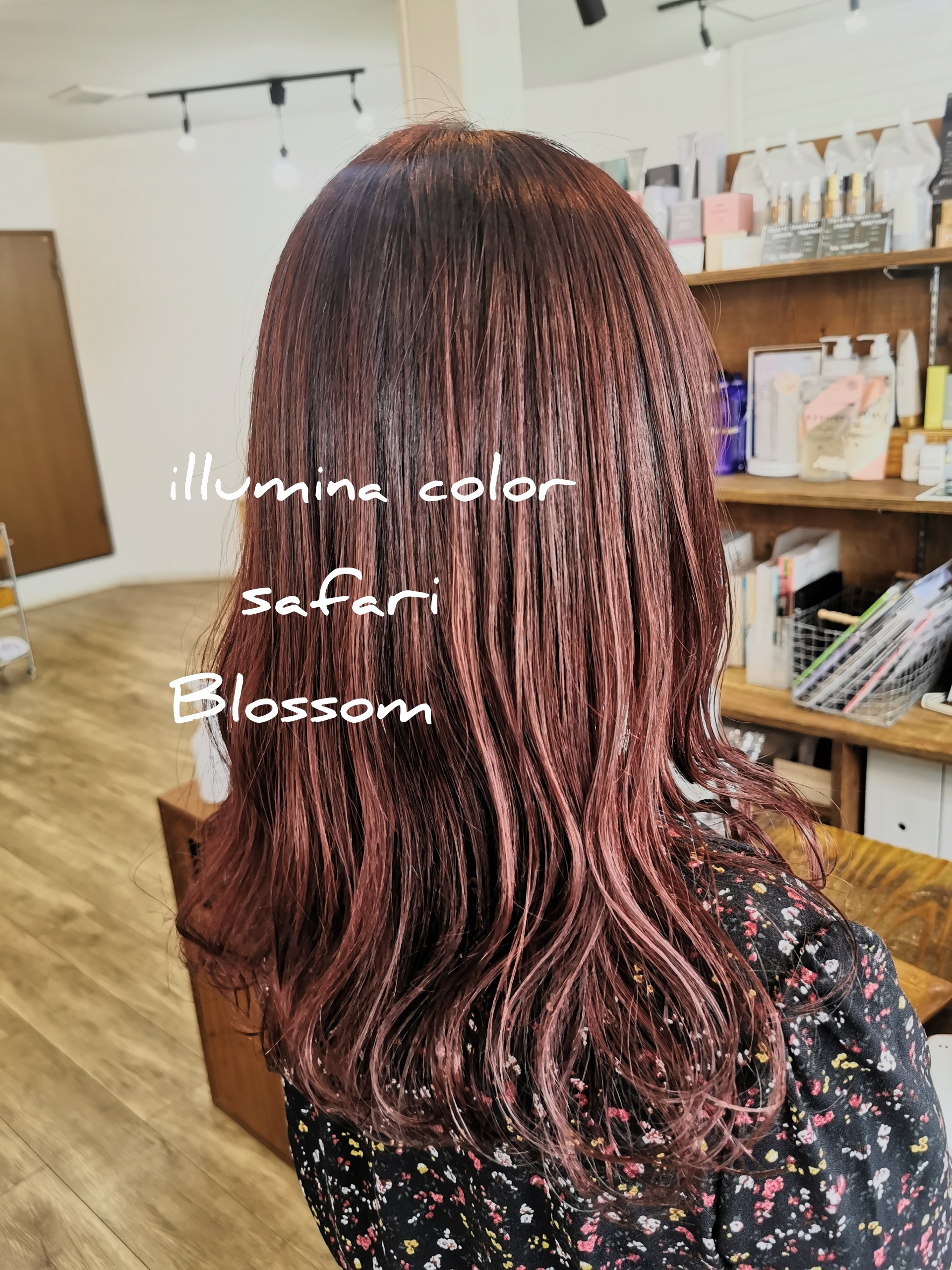 ピンク系 暖色系のイルミナカラー Hands Have A Nice Day