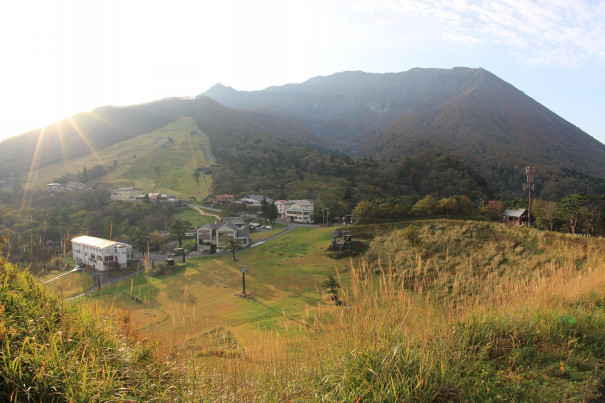 豪円山のろし台 Approach To A Shrine