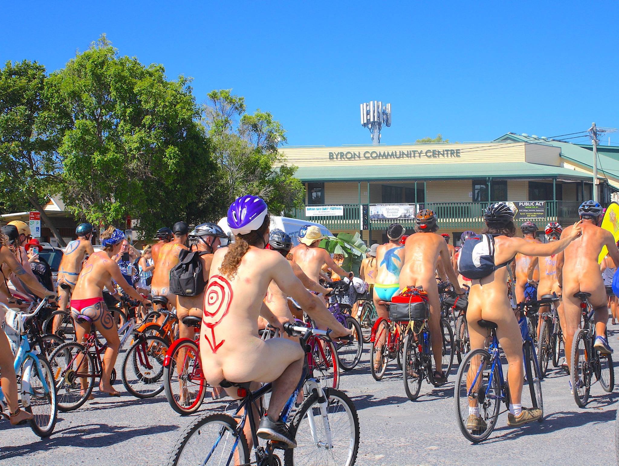 ヌード　フェスティバル バイロンでCrazyな裸でチャリを乗るイベント・Naked Bike Ride | Magic Island's Ownd