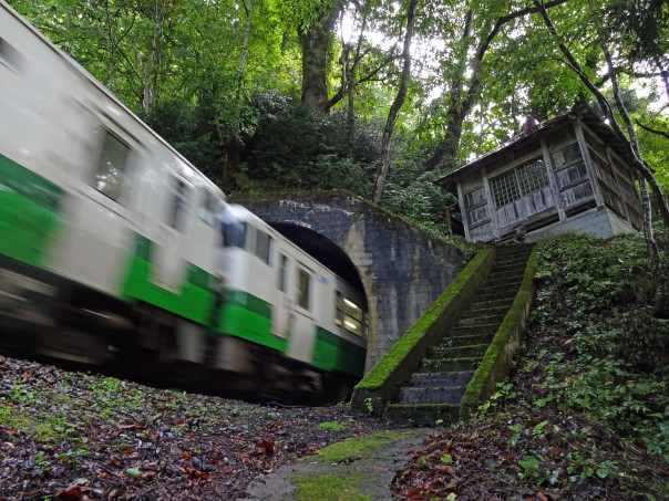 金山町 不動沢トンネル上の社 17年 晩夏 次はいつ乗る 只見線