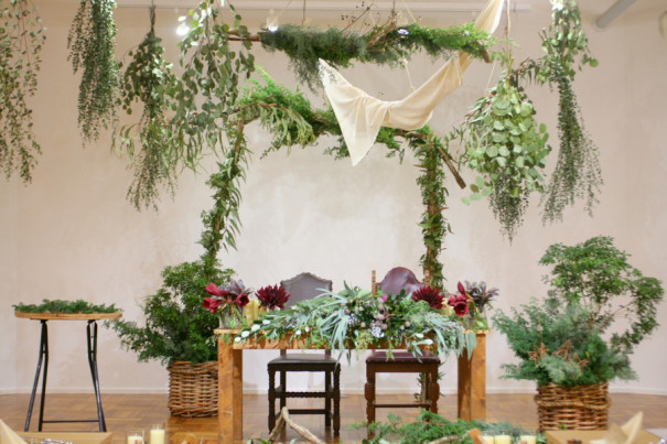 グリーンのアーチ 博物花屋マニエラのウェディングフラワー グリーンのアーチ 博物花屋マニエラのウェディングフラワー
