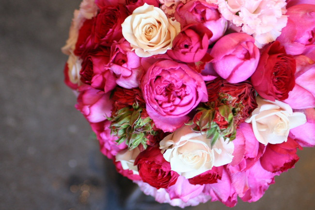 マゼンタ系のウェディングブーケ 博物花屋マニエラのウェディングフラワー