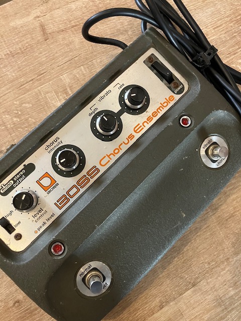 JUMP JIVE VINTAGE GUITARS