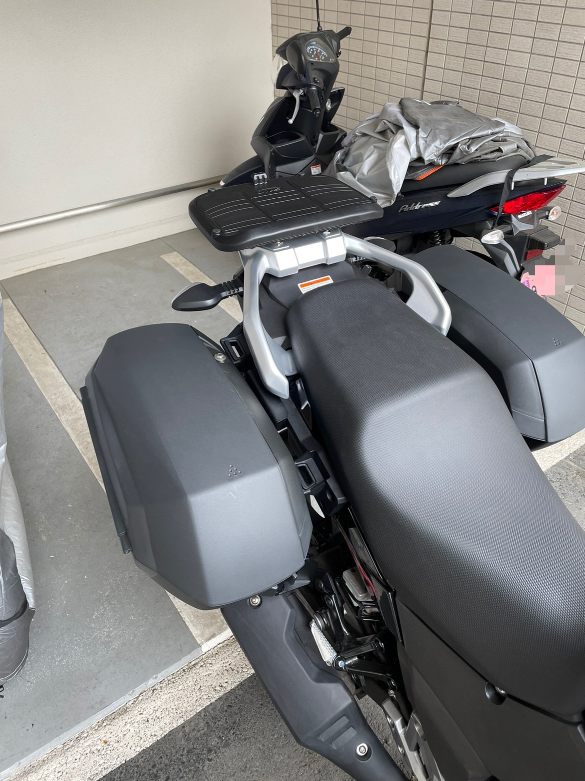 V-Strom250にSHADのトップパニアSH40とサイドパニアSH23を取付 V-Strom250にSHADのトップパニアSH40とサイドパニアSH23を取付