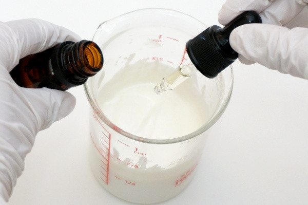 混ぜるだけ ひんやりアロエジェルの日焼け止め 株式会社ライフキッチン