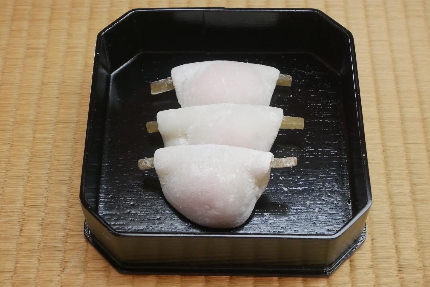 初釜 花びら餅 茶道具 萩焼 木ノ葉菓子鉢 二代 納富鳥雲造 大華