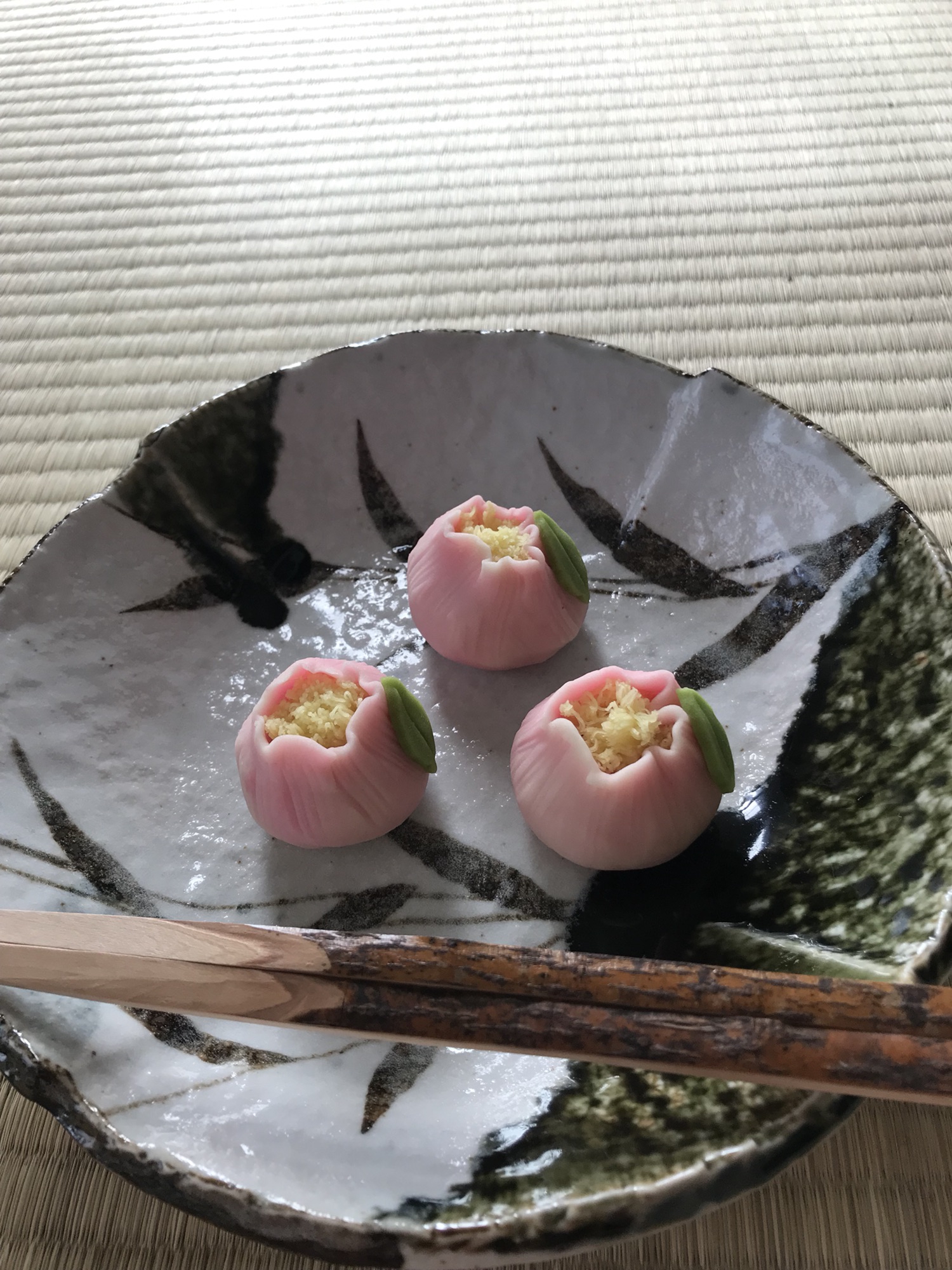 お菓子の運びかたにも理由があります。 | 三日月茶道教室