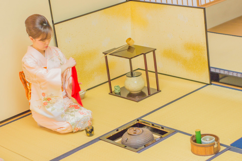 蓋置（ふたおき） | 三日月茶道教室