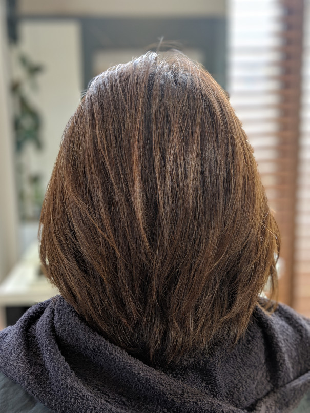 イルミナカラーで明るい白髪染め 前下がりボブ 新潟市東区ヘアサロンaile Doreエルドール イルミナカラーで明るい白髪染め 前下がりボブ 新潟市東区ヘアサロンaile Doreエルドール