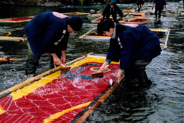 ＺＩＰＡＮＧ ＴＯＫＩＯ ２０２０「郡上八幡 郡上本染 鯉のぼり寒ざらし公開作業はあと１日のみです！」 | ＺＩＰＡＮＧ ＴＯＫＩＯ ２０２０