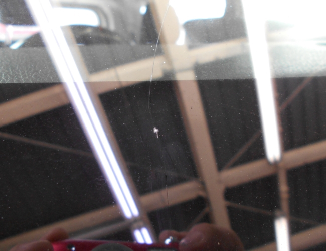 ダイハツ・トール（Ｍ９００Ｓ）飛び石によるフロントガラス交換事例
