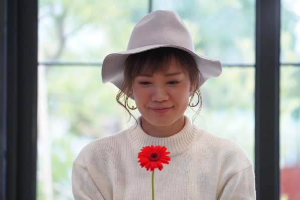 赤い花 Lillian Hairsalon