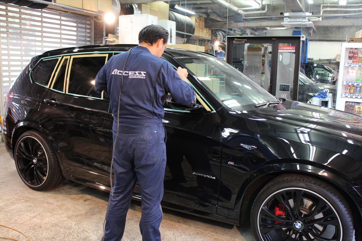 ボディだって輸入車のウィンドウモールだって輝くんです Bmwx3にカーボンコート アクセスエボリューション用賀店 カーコーティング カーメンテナンスの専門店