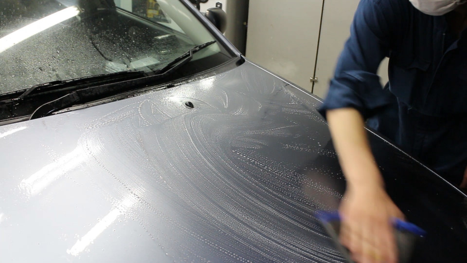 スプレーして水で流すだけの超カンタンツヤ超撥水コーティングなんてあるわけが アドラスから新発売してますよ アクセスエボリューション用賀店 カーコーティング カーメンテナンスの専門店