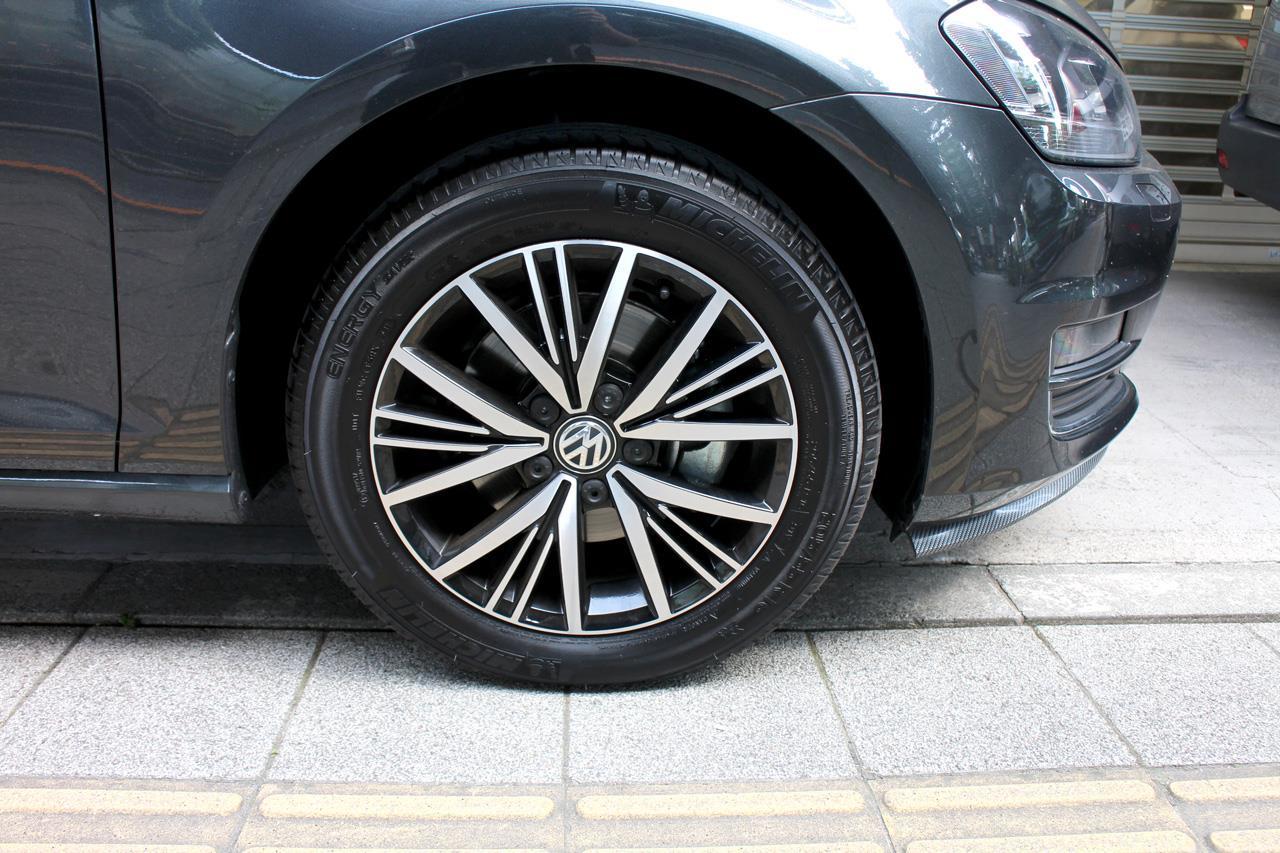 続く黒ツヤが自慢です 水性タイヤワックス 2タイプ同時リニューアル完了 アクセスエボリューション用賀店 カーコーティング カーメンテナンスの専門店