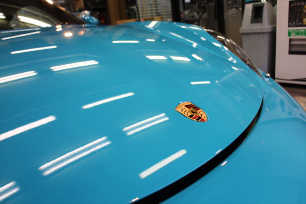 ひとめぼれしちゃう 素敵カラーなporsche Caymanにコーティングfullコース アクセスエボリューション用賀店 カーコーティング カーメンテナンスの専門店