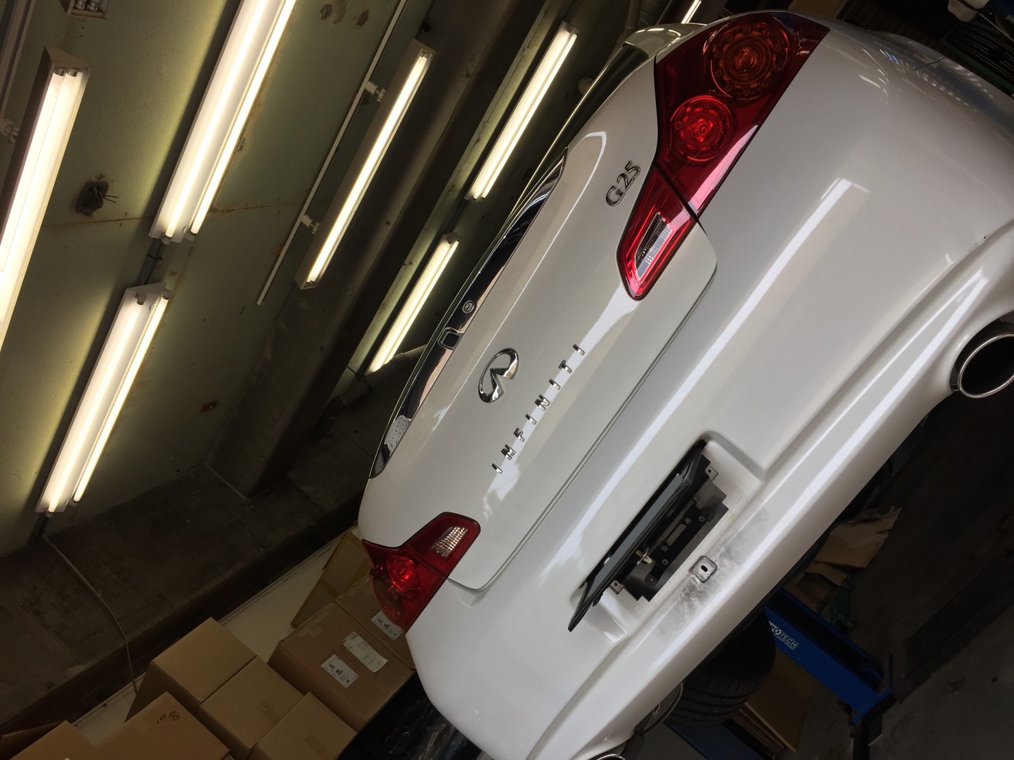 V36スカイラインセダンがググっとスポーティー＆クールにリアビュー