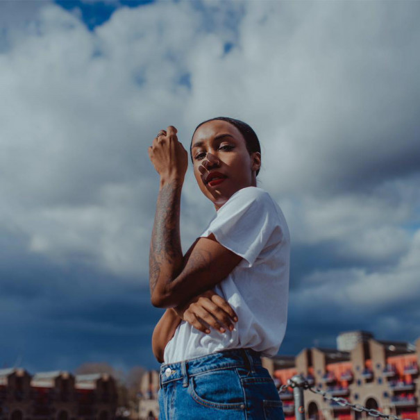 真夜中のmoonchild とでも形容したくなるサウス ロンドンのネオ ソウル新星 Ego Ella May の1stアルバムがcd化 More Records