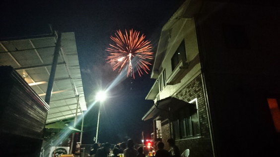 雨予報を吹き飛ばす花火 山のれすとらん さかたのあれこれ