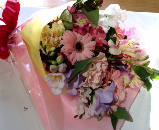 退職祝い 女性用の送別の花束 群馬県前橋市の花屋 Flowershopはなせんwebsite