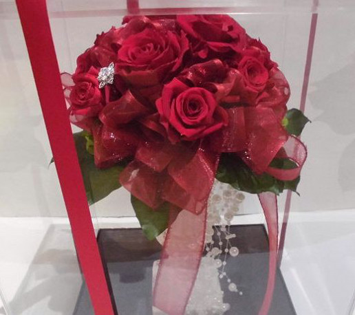 プロポーズの赤いバラ１２本のプリザーブドフラワー 群馬県前橋市の花屋 Flowershopはなせんwebsite