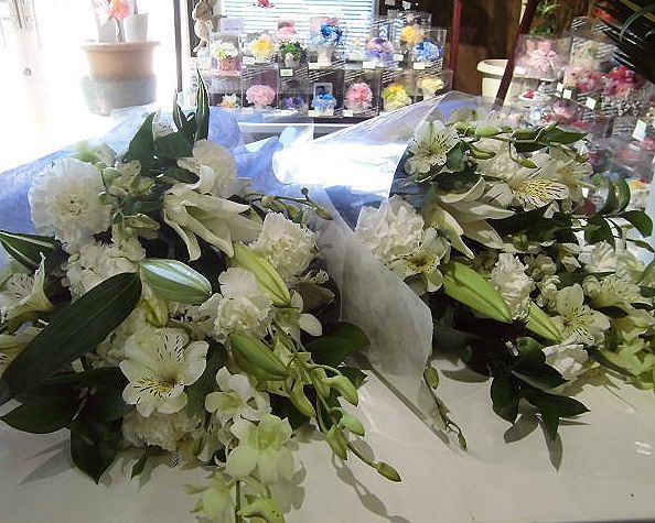 お寺での法事用の花束 群馬県前橋市の花屋 Flowershopはなせんwebsite