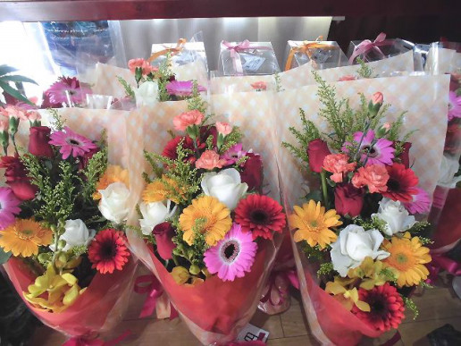成人式後の同窓会の花束 群馬県前橋市の花屋 Flowershopはなせんwebsite 成人式後の同窓会の花束 群馬県前橋市の花屋 Flowershopはなせんwebsite