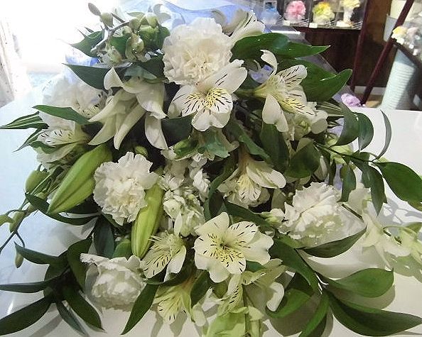 お寺での法事用の花束 群馬県前橋市の花屋 Flowershopはなせんwebsite