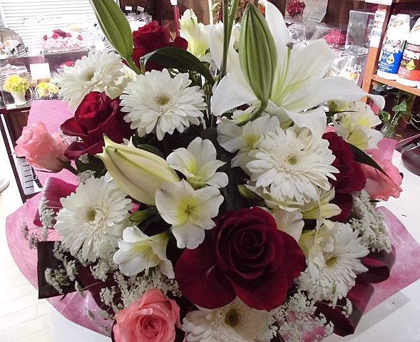 祝結婚５０周年 金婚式のお祝いのアレンジメント 群馬県前橋市の花屋 Flowershopはなせんwebsite