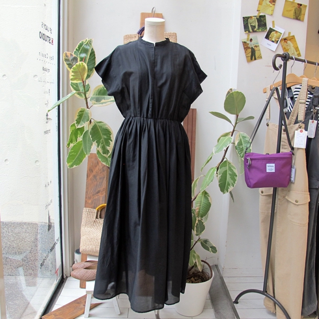lady's) Audrey and John Wad コットンシルク ロングワンピース black