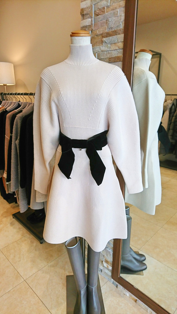 モードなニットワンピース ～エリザベッタ・フランキ | ambitious 