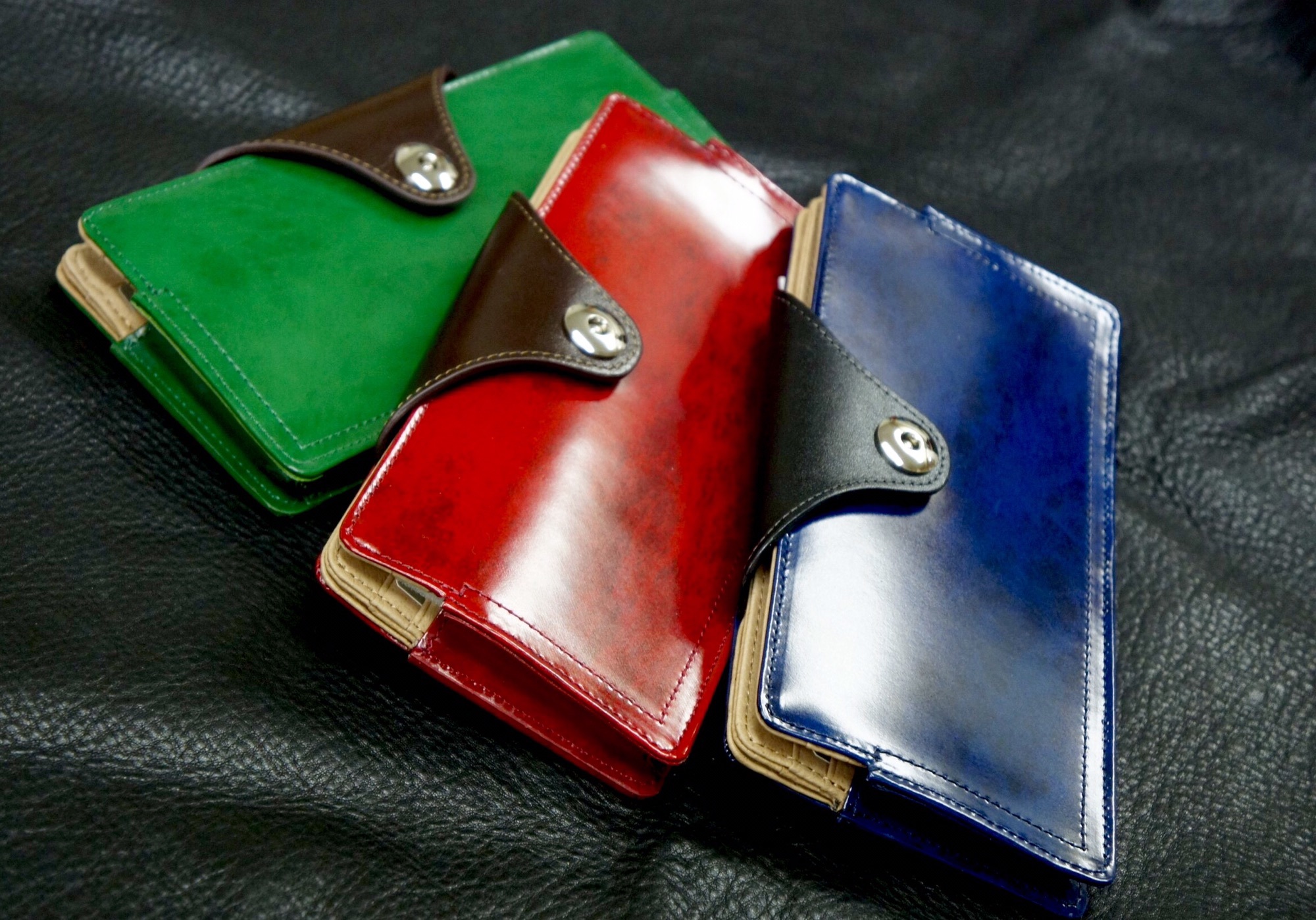 お財布をえらぶ | RISE SHOP コモドプラスト・ヘルベチカボールド