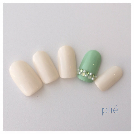 ワンポイントカラーストーンネイル Plie Nail