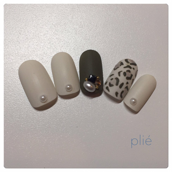 冬ネイル レオパ マット Plie Nail