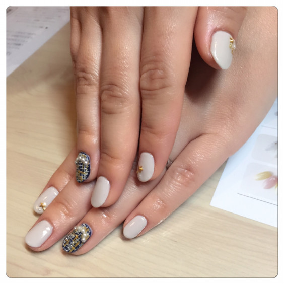 ネイビーカラーのツイードネイル Plie Nail