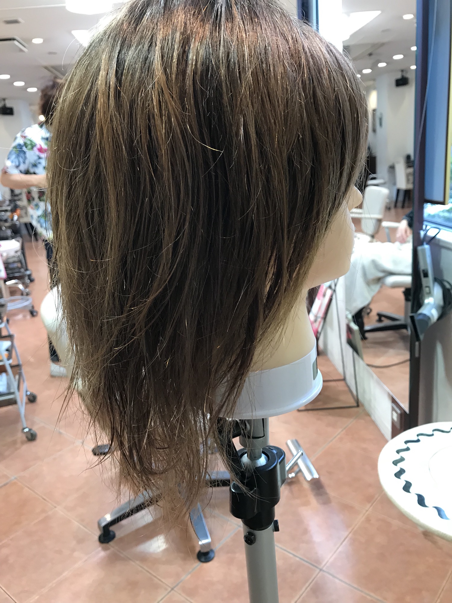 人毛ウィッグ 根元プリン加工のススメ ふくりび6レベルにハイライト+