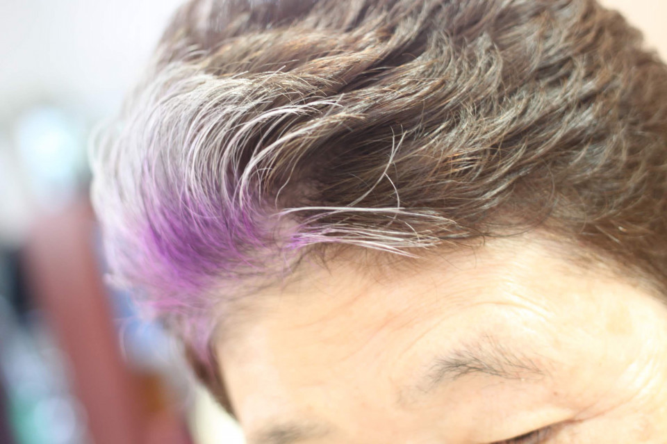 白髪染めのワンポイントもちょっとお洒落に 紫カラーバター 江東区北砂美容室 江東区亀戸美容室 ちょっと変えたいあなたのために One S Place 美容師 相澤一也のブログ