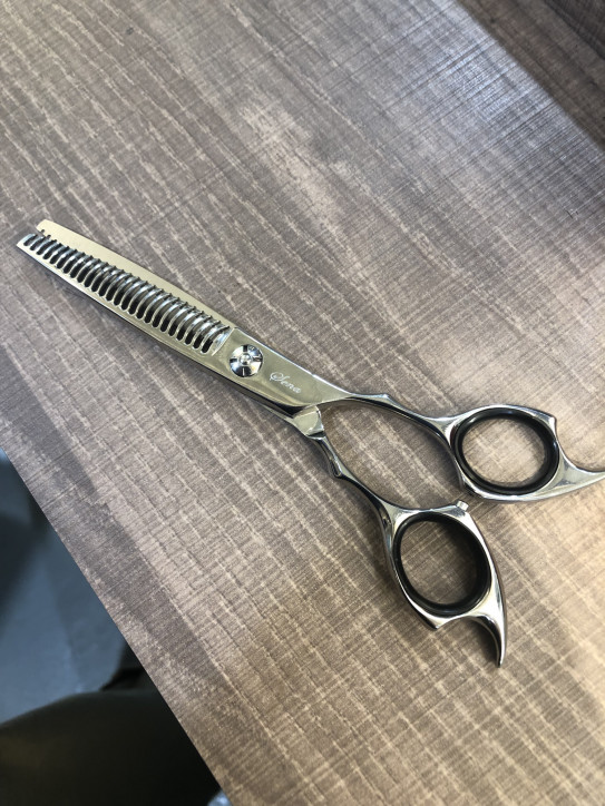 髪を軽くしたいというオーダーについて Siesta Hair Spa 髪質改善 美髪特化型ヘアサロン