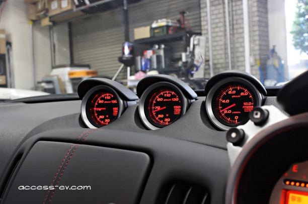 Z34純正3連メーターをDEFIに変更っ♪by用賀店 | アクセス 