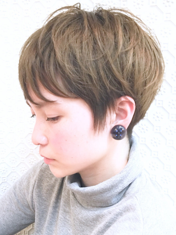 大きめピアスが似合うベリーショート 表参道青山外苑前美容室elena エレナ 神田剛弘 大きめピアスが似合うベリーショート 表参道青山外苑前美容室elena エレナ 神田剛弘