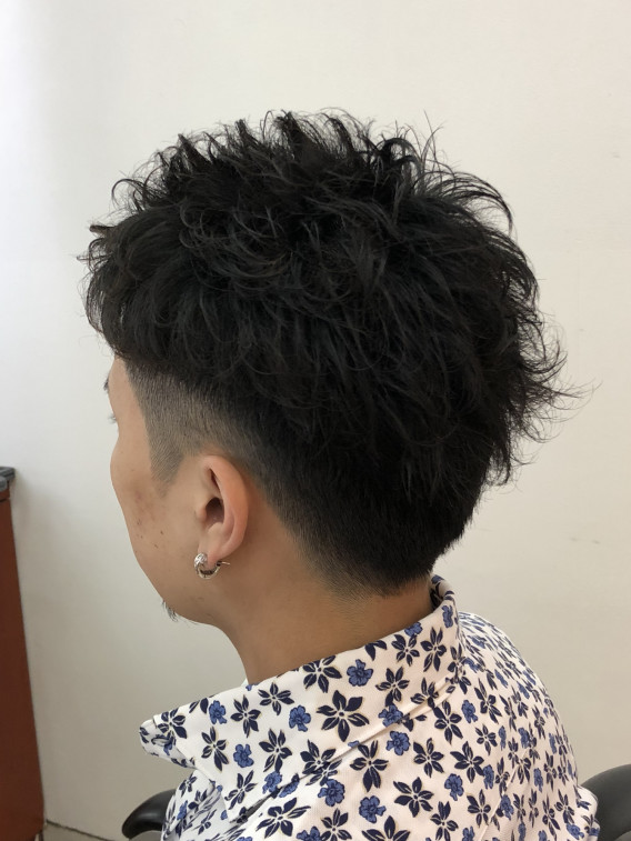 ツーブロックヘアにワイルドパーマ Clesc Ishikawa ツーブロックヘアにワイルドパーマ Clesc Ishikawa