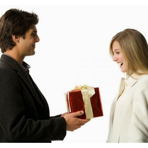 Tặng Quà Sinh Nhật Cho Phụ Nữ 45 Tuổi: Gợi Ý Món Quà Ý Nghĩa