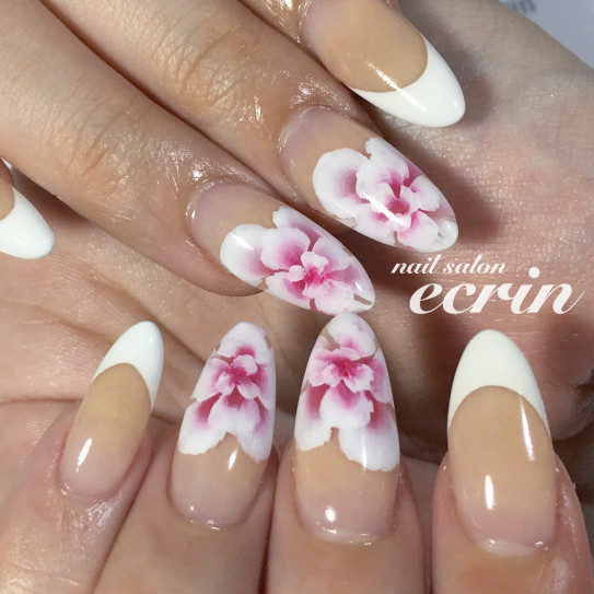 鳥取市 ネイルサロン エクラン フラワーフレンチ 鳥取市 ネイルサロン 爪に優しく大人可愛いデザインのエクラン