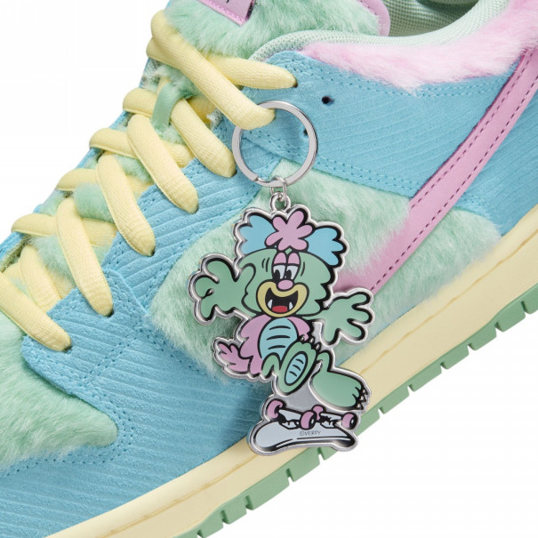 VERDY × NIKE SB DUNK LOW PRO QS 
