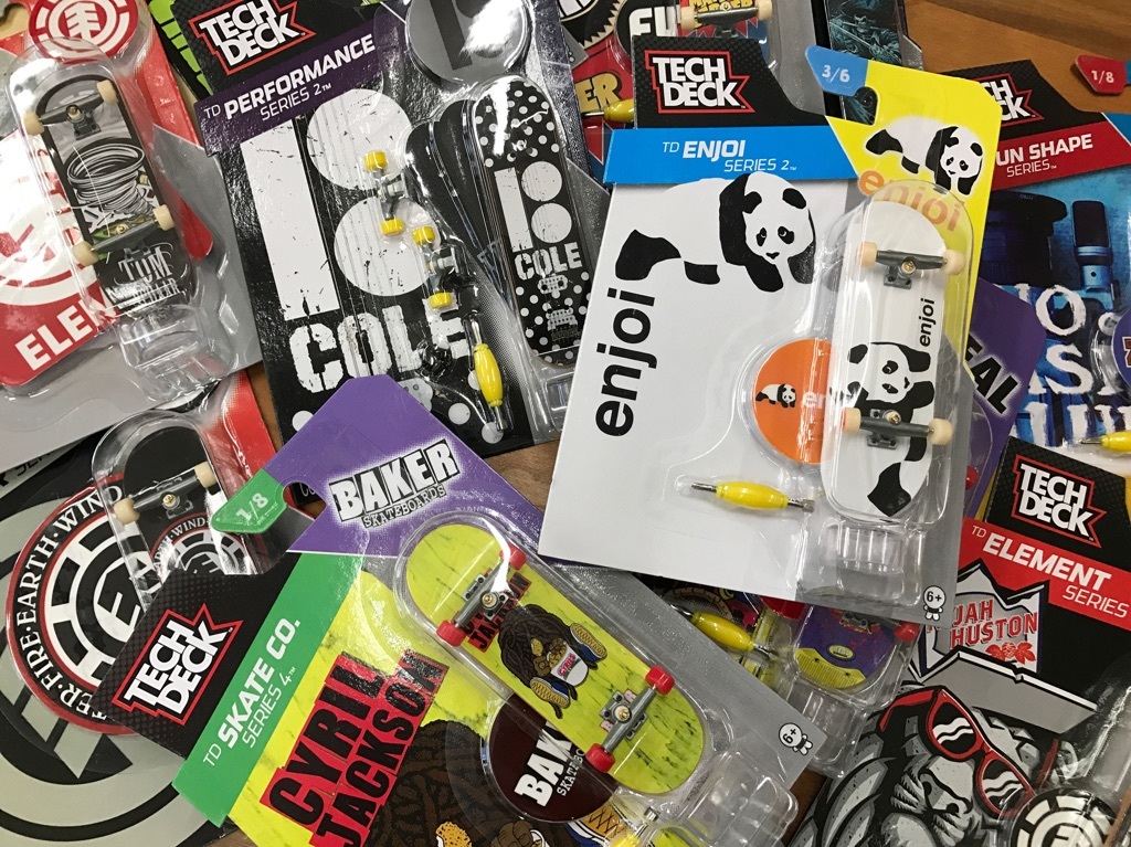 指スケやデッキなど入荷。 | Jobless 【ジョブレス 】