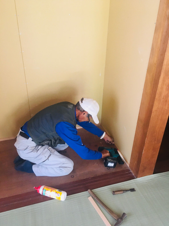 和室 押入れを 床の間 に変更する大工工事を行いました 置き床を特注で作成しました リフォーム会社社長が書いてるブログだよ 湘南住宅サービス 株 は藤沢市のリフォーム 住宅メンテナンス会社