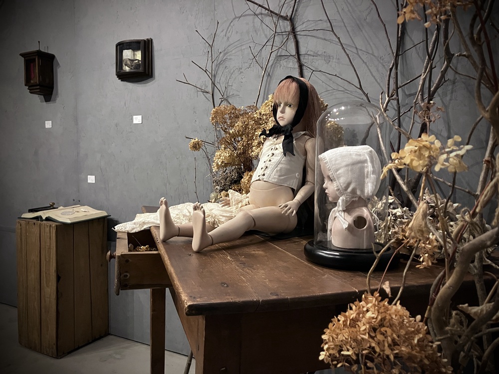 物語の痕跡 #217】菊地 拓史 個展 『 Alchemist Room 』 | gallery