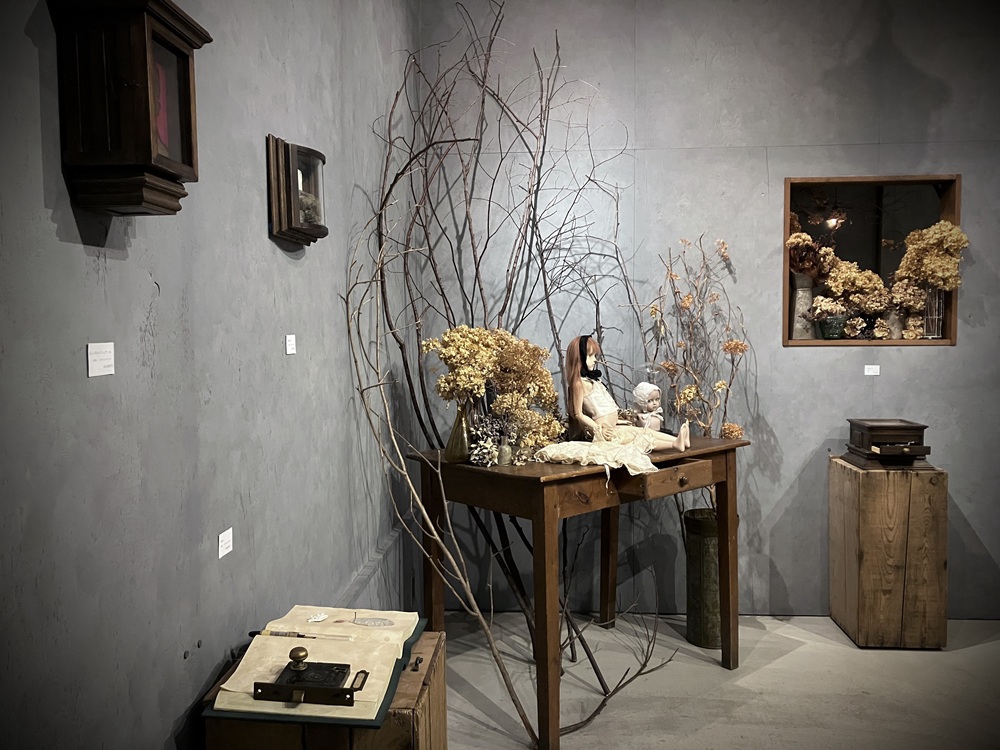 物語の痕跡 #217】菊地 拓史 個展 『 Alchemist Room 』 | gallery