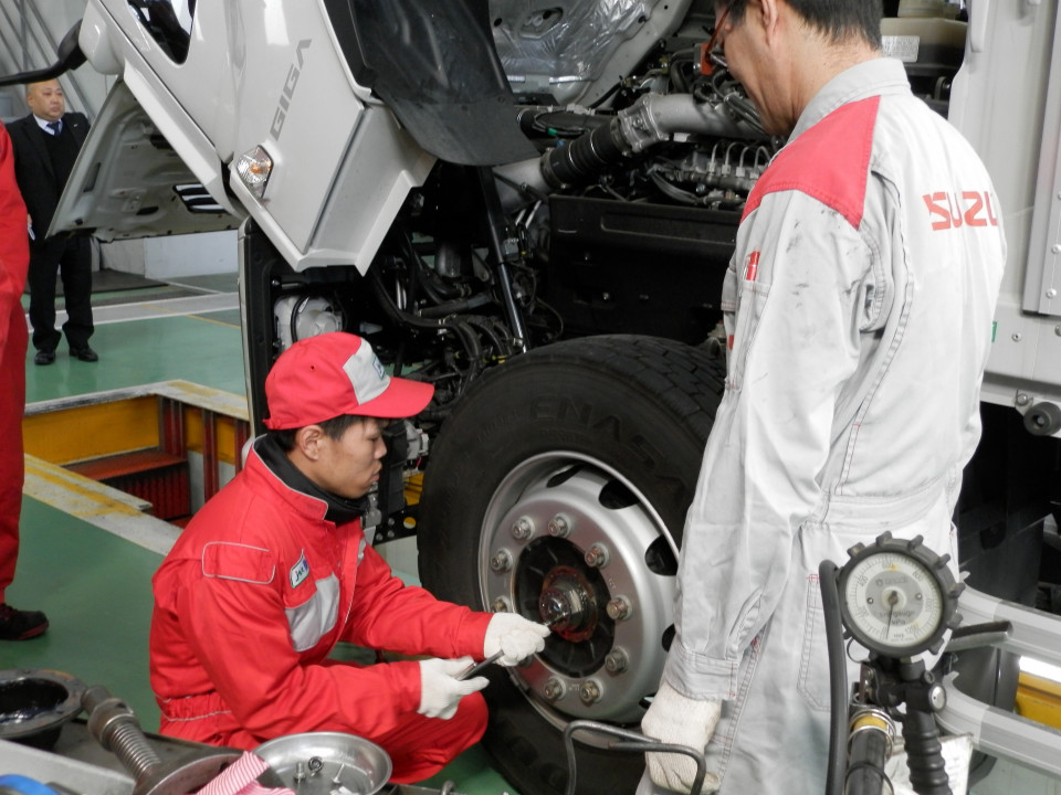 兵庫 専門学校 自動車整備士 いすゞトラック 日本工科大学校