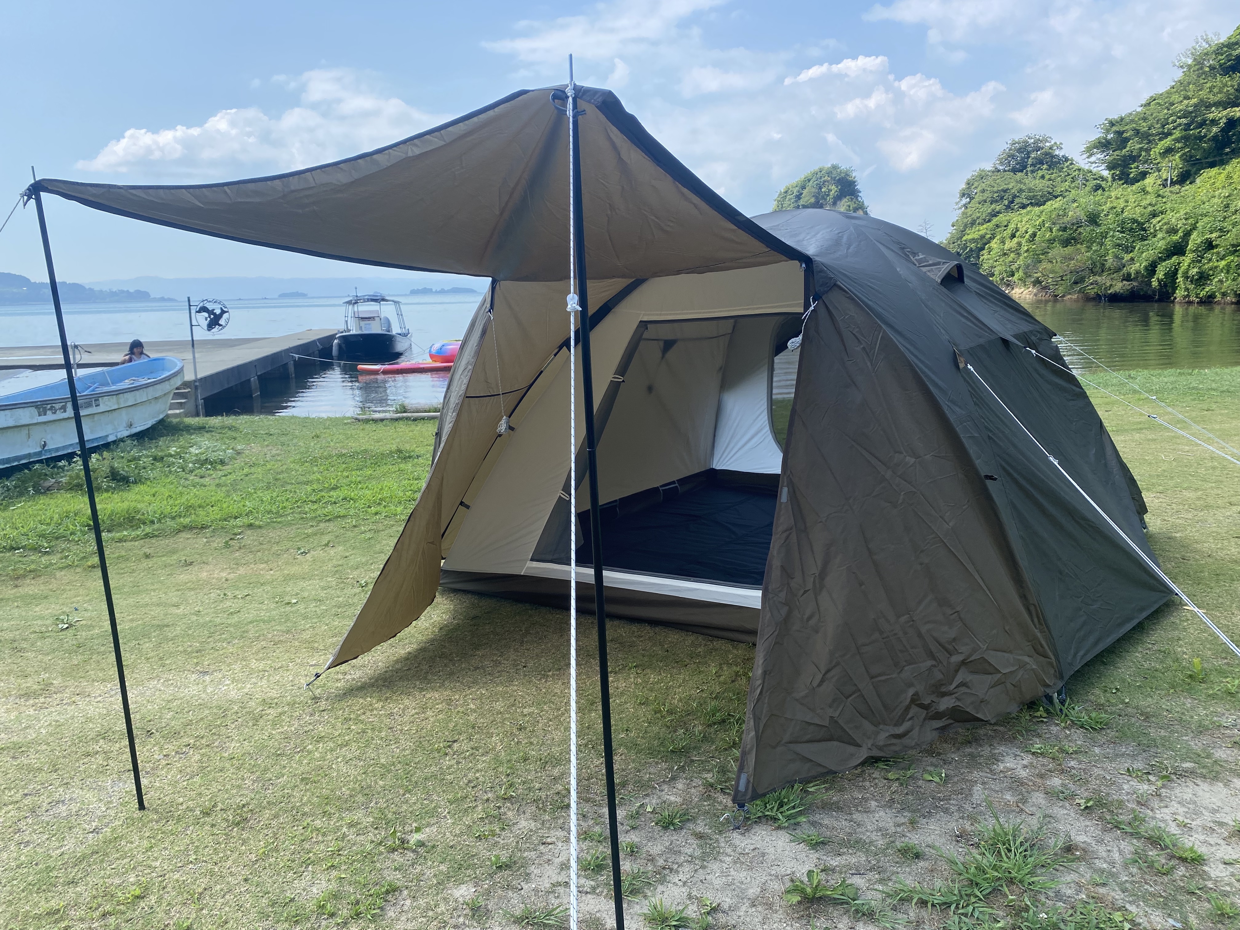 Camp (キャンプ) | Dolphin Smile & iLu Café
